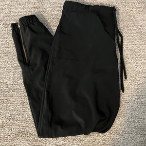 Black Albion fit jetsetters